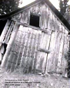 COLO JEUNE FRANCE 1953 vieille grange en foret